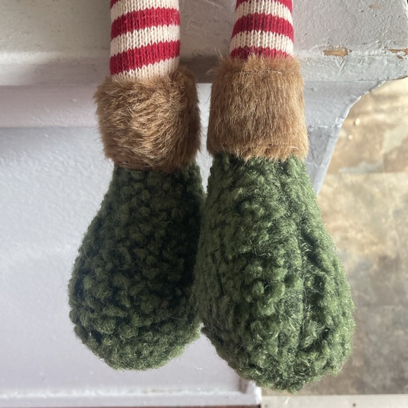 NWT-STUNNING- 31.5” Holiday Gnome Sitter Decor w/ a Wooden Joy Christmas Tree 🌲 - Picture 15 of 17